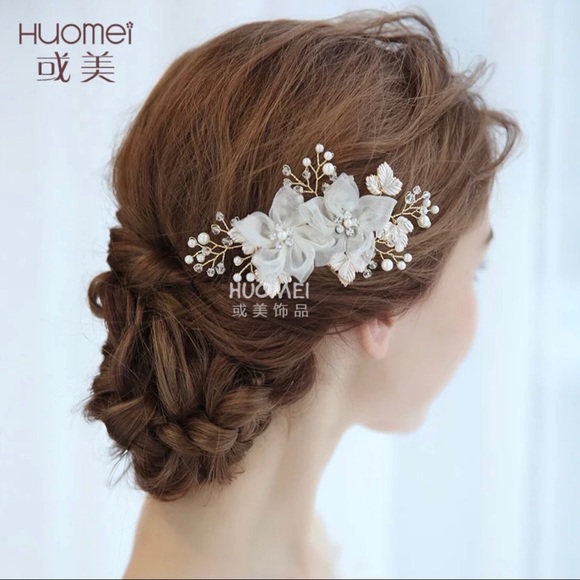 Accessories - Handmade flower hair comb